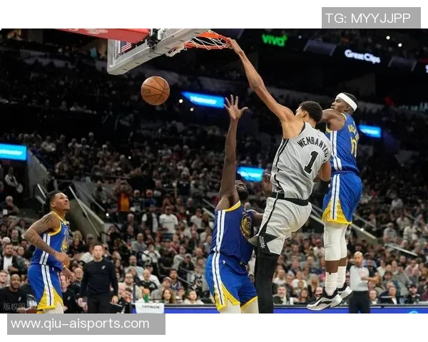 燃尽了！37岁库里再度爆发，乔丹的传奇纪录被他追平，篮球史再掀波澜