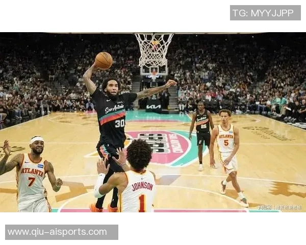 福克斯爆发26+5助马刺逆转老鹰，青春力量再现联盟震撼