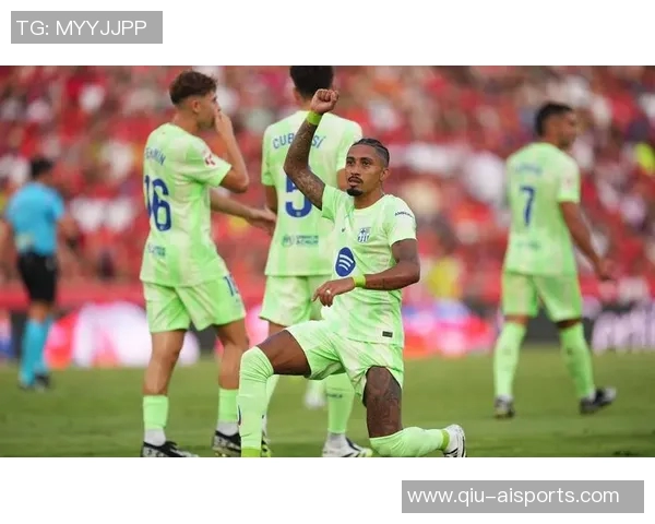 得到肯定,小球迷对霍安-加西亚说道:加盟巴萨的决定很正确